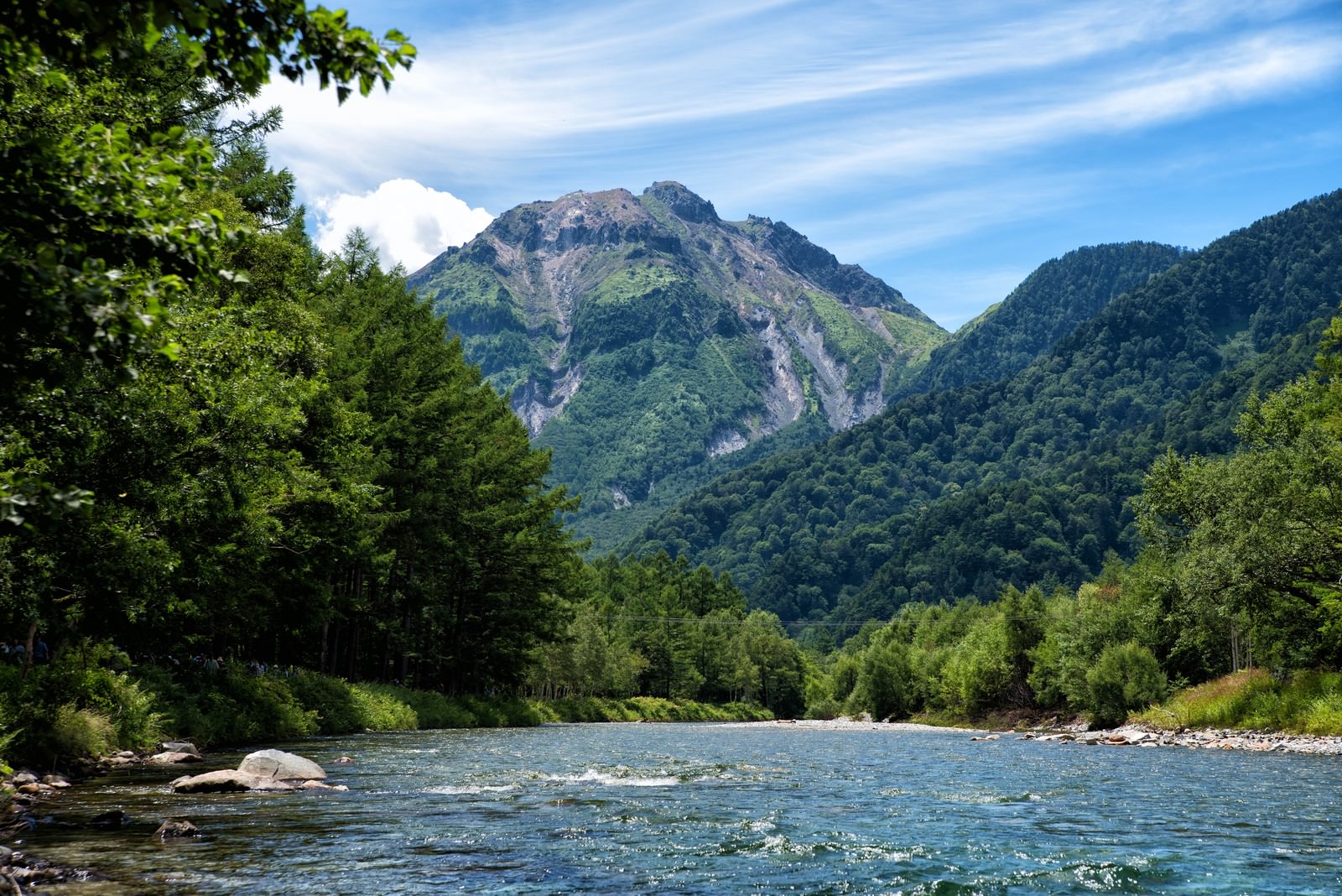 「山紫水明」をイメージした山と清流の風景