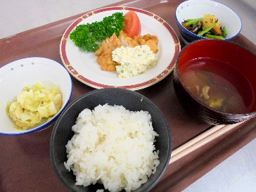 特養の食事のイメージ